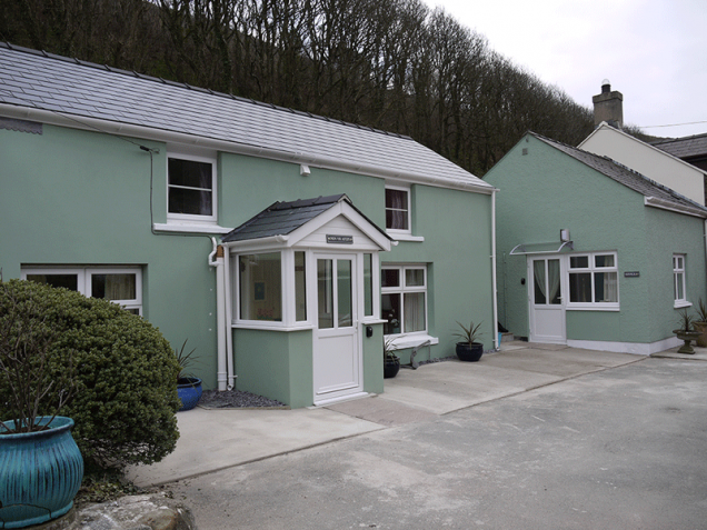 Min-yr-Afon,-Solva